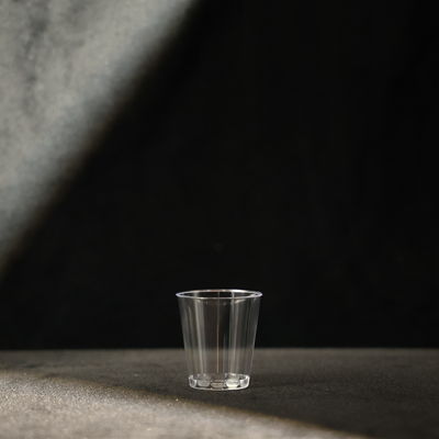 FDA Sertifikalı Yuvarlak 1.5 Oz PS Plastik Kupalar Sıcak ve Soğuk İçkiler İçin Tek kullanımlık PS Kupaları