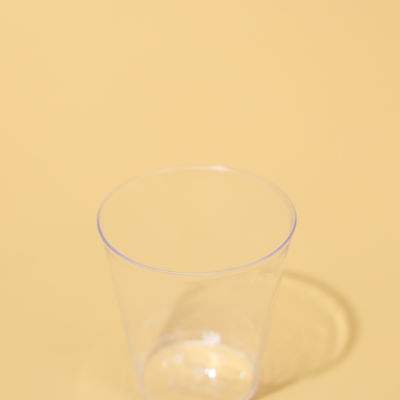 Maßgeschneiderte 2OZ PS Plastikbecher für heiße und kalte Getränke Wassersaft Wein mit FDA / SGS-Zertifizierung