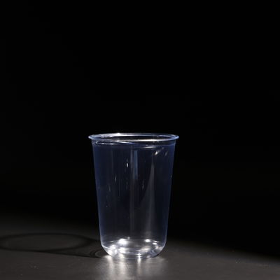 Kunststoffbecher aus Lebensmitteln PET-Material mit Deckel für Saft