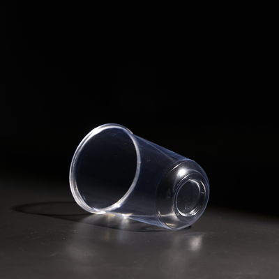 Kunststoffbecher aus Lebensmitteln PET-Material mit Deckel für Saft