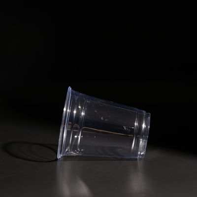 Einweg-PET-Tasse aus Kunststoff für kalte Getränke Boba-Tee-Tassen mit Kuppel / flachem Deckel