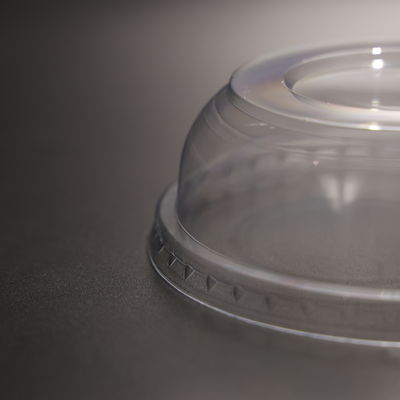 PP-Kunststoff-Einwegbecher mit 95-mm-Kunststoffbecherdeckel für To-Go-Becher